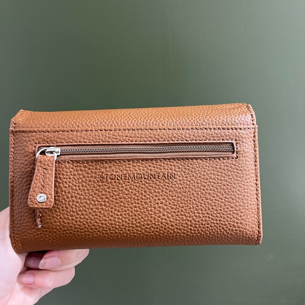 Stone Mountain Accessories Tan Wallet with Silver Accent - Picture 4 of 4